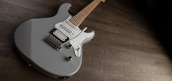 Guitar điện có thiết kế hiện đại, hệ thống pickups giúp nâng cao, khuếch đại âm thanh