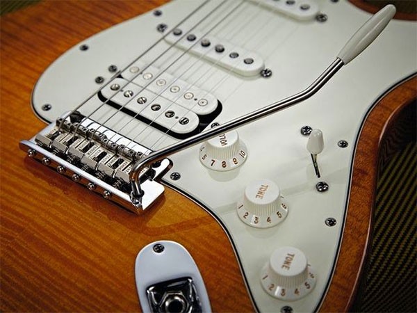 Các loại pick-up và núm điều chỉnh trên đàn guitar điện