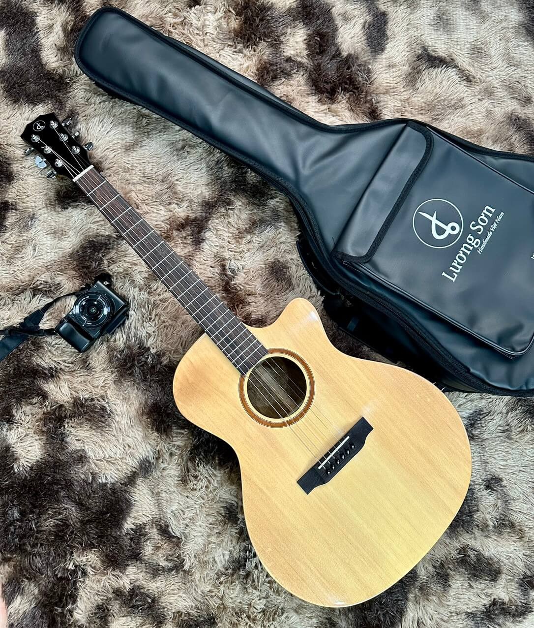Hướng dẫn cách đặt bàn tay phải khi chơi đàn guitar
